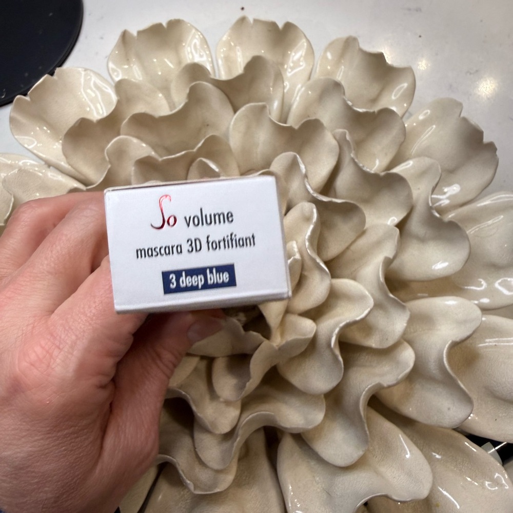 Sisley So Volume Mascara - Bold Deep Blue - Picture 4 of 5